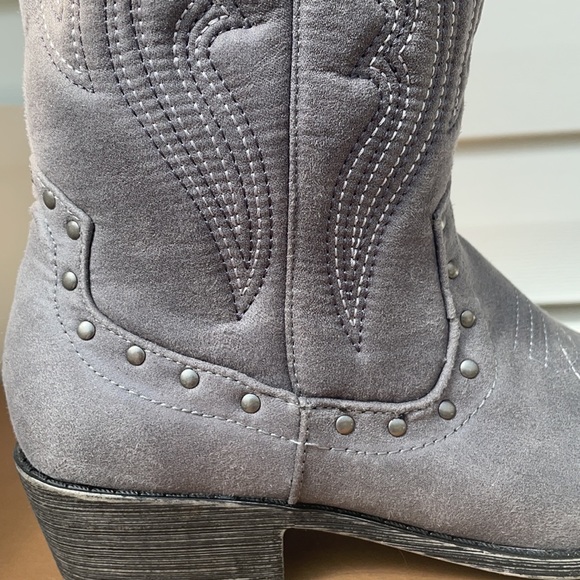 JUSTFAB Dolley gray boots. Size 6,5. - Picture 9 of 10